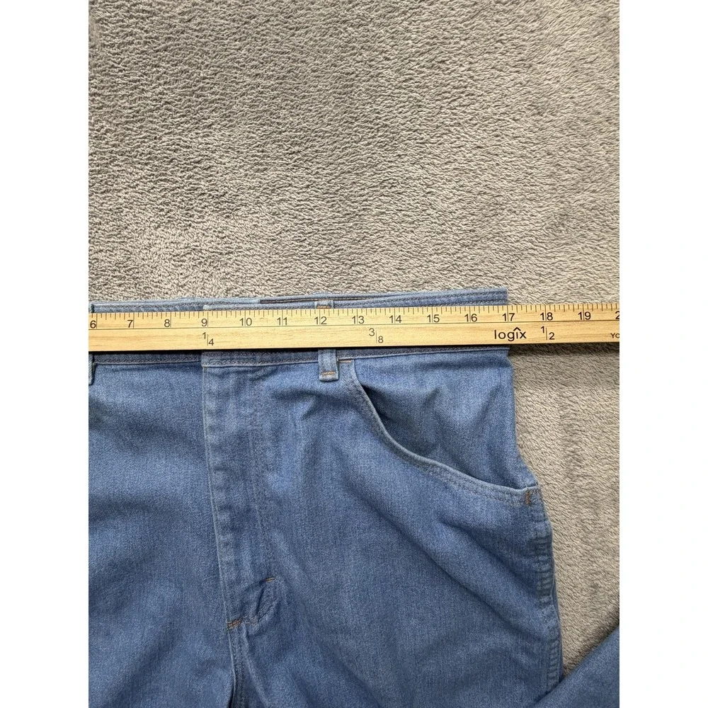 Wrangler Jeans Mens Measured 34x28 Light Wash Blue Straight Leg Classic Fits USA
